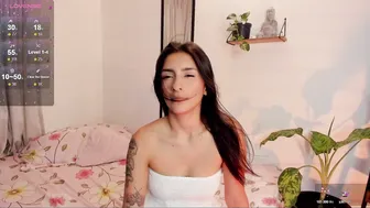 hera_069 posing on webcam - 04-Feb-25
