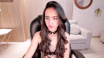 larisasmirnov live cam show 08/18/2025