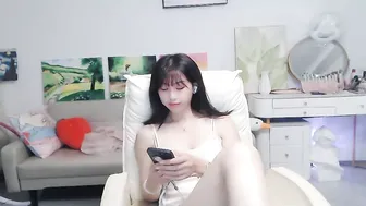 Candy8998 asian on webcam