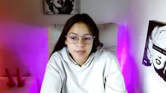 Samantharoldan on live cam (08-19-2025)