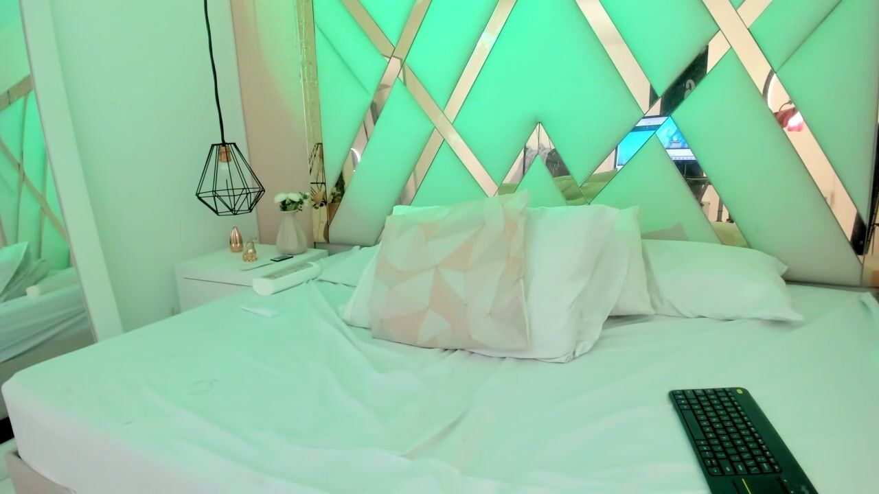 steefany_hott sex chat (08/19/2025)
