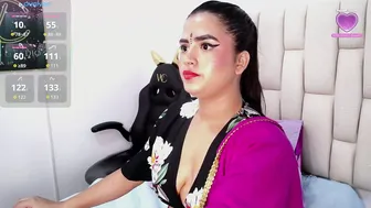 naya_yalitza posing on cam posing on webcam