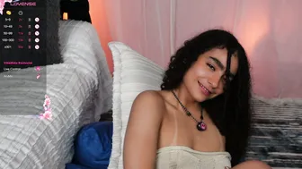 Vicky_curly porn cam chat - (08-21-2025)