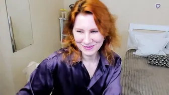 Seductive_foxy_ tease naked on cam
