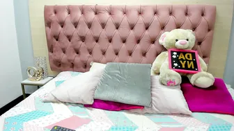 daniibelluci porn video posing on webcam