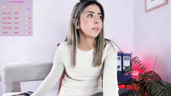 caroline_dh tease 22-Aug-2025