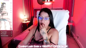 Sheyla_hills_ naked on cam 02-19-2025