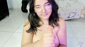 Naoko_uwu porn cam posing on webcam