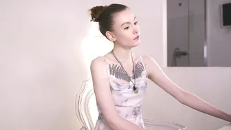 Kiraninetails posing on webcam 25-Aug-2025