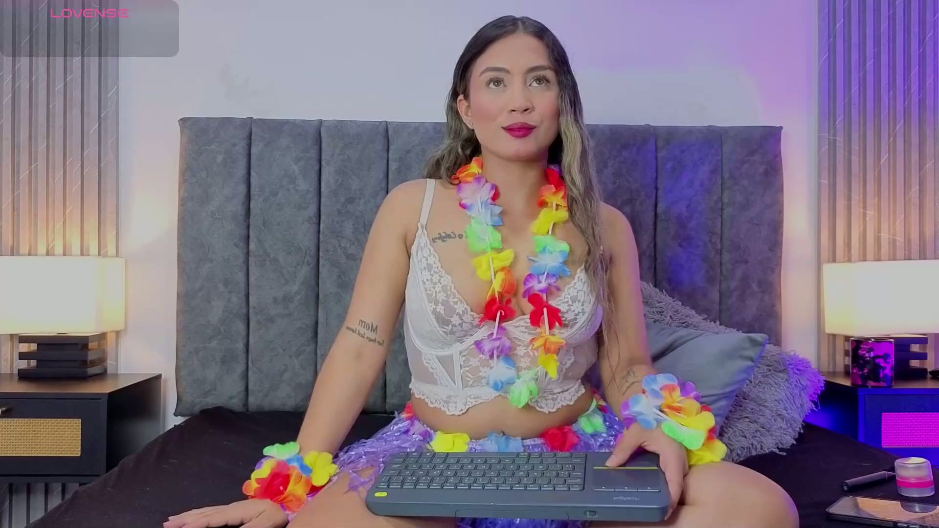 ema_stone65 webcam chat (08-26-2025)