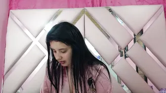 nathaly_low latina - 08/26/2025