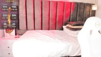 taniaa_diaz posing on webcam - 27-Aug-25