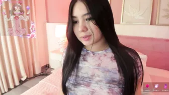Sarah__hills posing on cam 28 August 2025