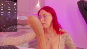 anniemartinezz posing on webcam (08/29/2025)