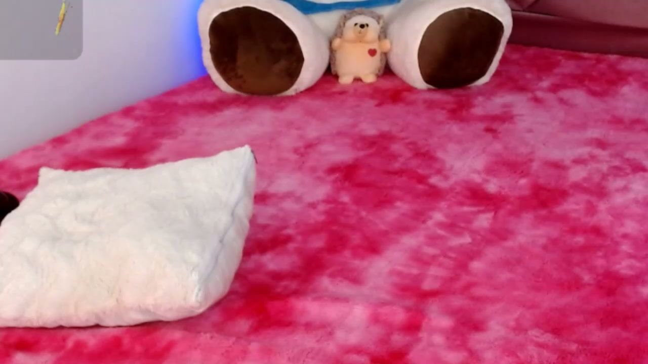 leonacutecam squirt on live cam