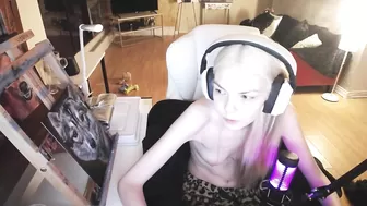 Tinykylie hot porn video 26 February 2025