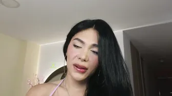 Abbeykhaled lovense posing on webcam
