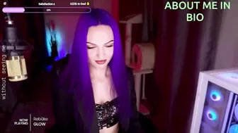 _mistress__ findom posing on webcam