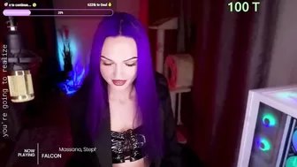 _mistress__ findom posing on webcam