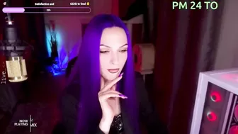 _mistress__ findom posing on webcam