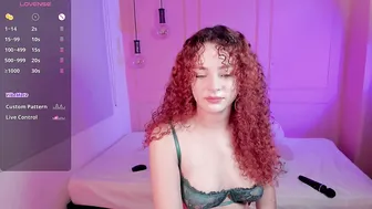 Lovely_emma18 latina posing on cam