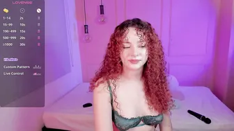 Lovely_emma18 latina posing on cam