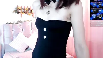chloejohnsoon posing on webcam 09-14-2025