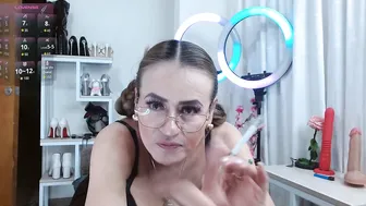 Maghenta latina nude