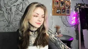 lostallice young on live cam