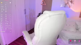 Ginnywett posing on cam 03-11-2025