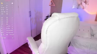 Ginnywett posing on cam 03-11-2025