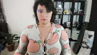 Aikadreams bbw posing on cam