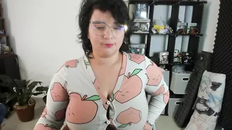 Aikadreams bbw posing on cam