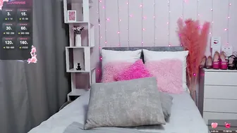 pornogirlx posing on cam 09/17/2025