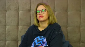 Marianeumann bigboobs cam video