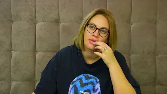 Marianeumann bigboobs cam video