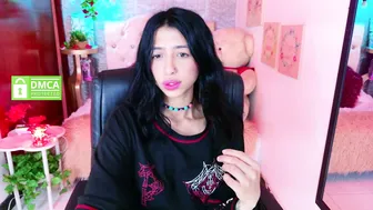 Redhotter_ posing on webcam 20-Sep-25