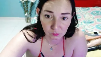 Renesmee_tanner posing on cam 20-Sep-2025