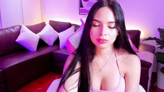 liahjhons posing on webcam - 09-20-2025