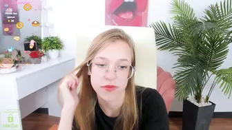 layriantavee recorded nude video 210603