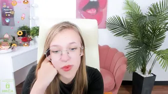 layriantavee recorded nude video 210603