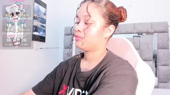 Zulyjones posing on cam (09/23/2025)