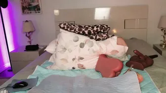 hazeleo anal live webcam show