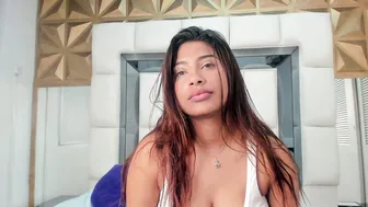 irene_daimond posing on cam cam porn video