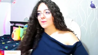 Ashleykiim_ bigtits posing on webcam