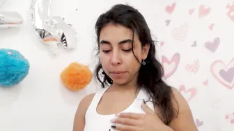 Lily_robertss_ latina posing on webcam
