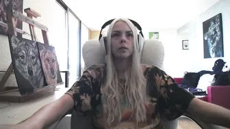 tinykylie young 09-29-2025
