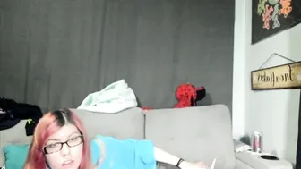 roxihazeleyes come posing on cam