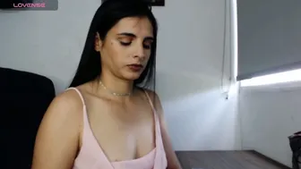 alma_sweet posing on cam 03 October 2025
