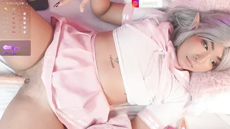 emiilysaenz_ posing on cam (03/30/2025)